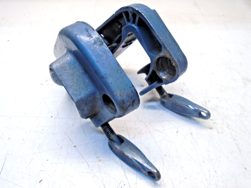 E2 Evinrude Johnson 7.5 Hp Outboard Swivel Stern Bracket Assembly 376081 376082