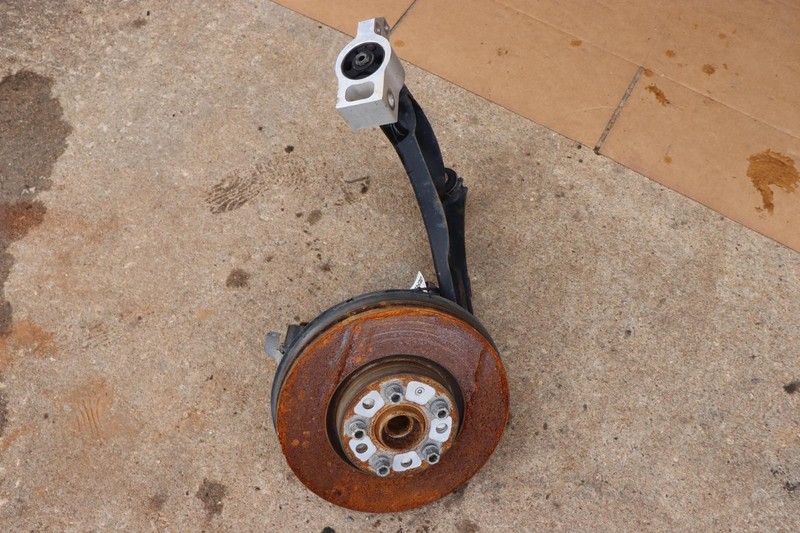 2011-2018 VOLKSWAGEN VW TIGUAN FWD FRONT LEFT SPINDLE KNUCKLE WHEEL HUB OEM
