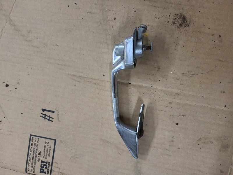 MERCEDES BENZ 220 D/8W115 LEFT REAR DOOR HANDLE EXTERIOR