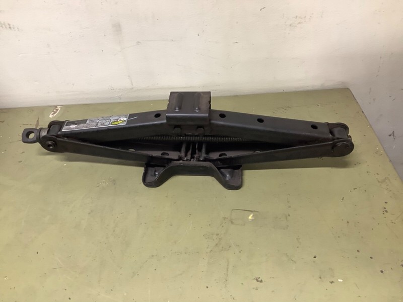 07-11 Honda CR-V Scissor Pantograph floor lift jack Used OEM