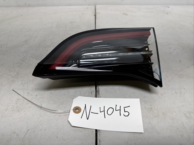 Tesla Y 2023 Trunk Inner Taillight Tail Light Right RH 4-pin 1502089-90 4045 B17