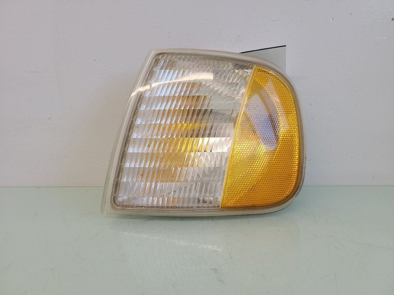 Driver Corner/Park Light And Lightning Fits 97-03 FORD F150 PICKUP 582449