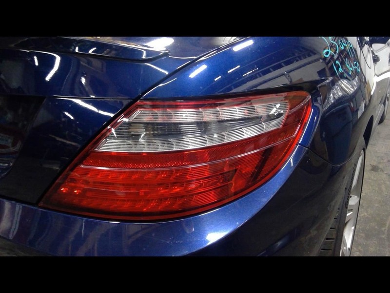 Passenger Tail Light 172 Type SLK300 Fits 12-16 MERCEDES SLK 1683526