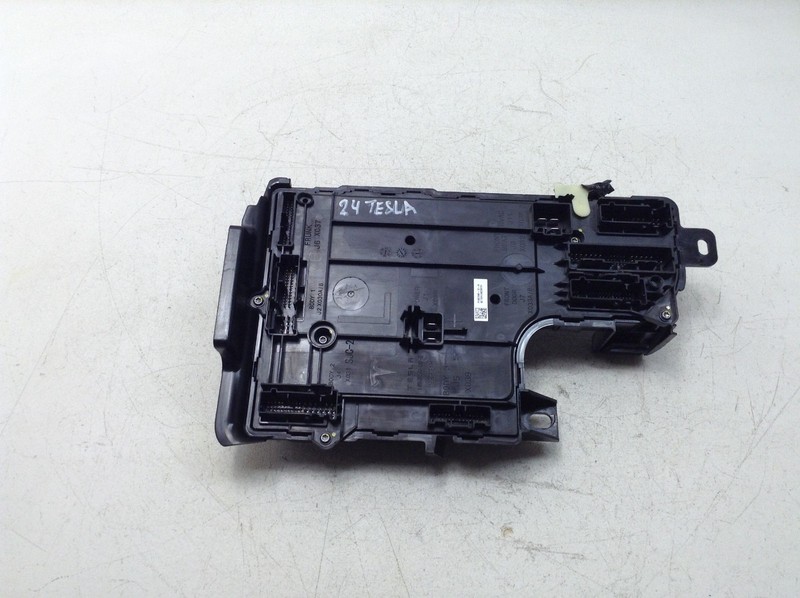 20-24 TESLA MODEL Y PERFORMANCE LEFT SIDE VOLTAGE BODY CONTROL MODULE UNIT OEM