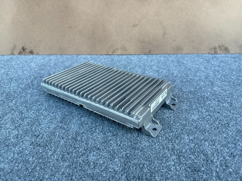 RIVIAN R1S 2022-2024 OEM AUDIO RADIO AMPLIFIER COMPUTER CONTROL MODULE UNIT