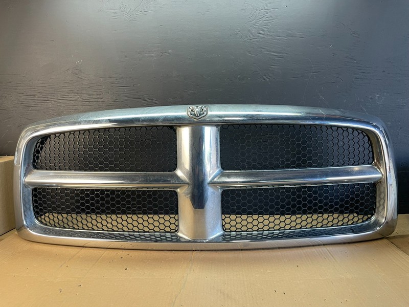 2002 to 2005 Dodge Ram 1500 Upper Front Grill Grille Aftermarket AC9754 DG