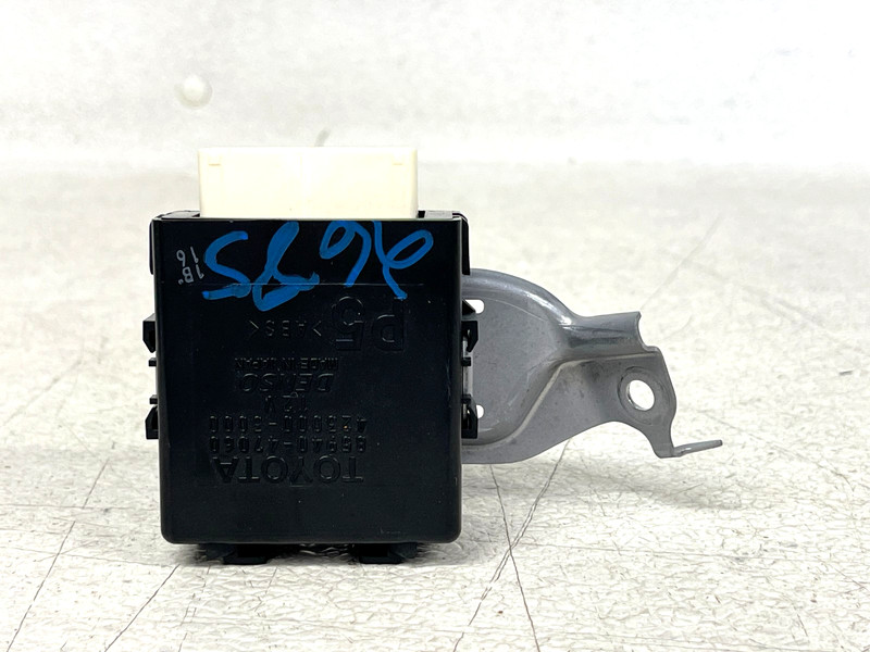 ⭐2016-2022 TOYOTA PRIUS PRIME WINDSHIELD WIPER RELAY CONTROL MODULE OEM LOT2685