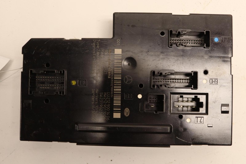 2013 MERCEDES CLS550 W218 REAR TRUNK FUSE BOX SAM CONTROL MODULE OEM