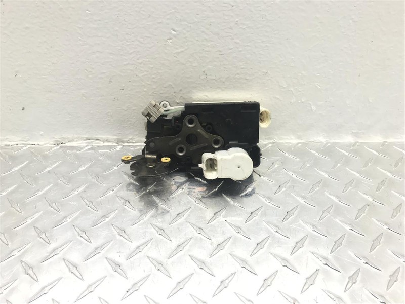 2002 CADILLAC ESCALADE PASSENGER FRONT POWER DOOR LATCH LOCK ACTUATOR OEM