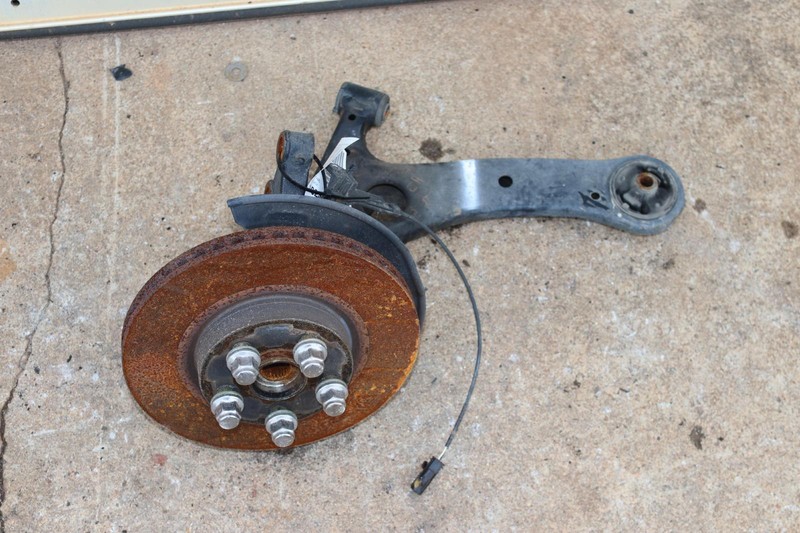 2014-2019 TOYOTA COROLLA FWD FRONT LEFT SPINDLE KNUCKLE WHEEL HUB W/ ARM OEM