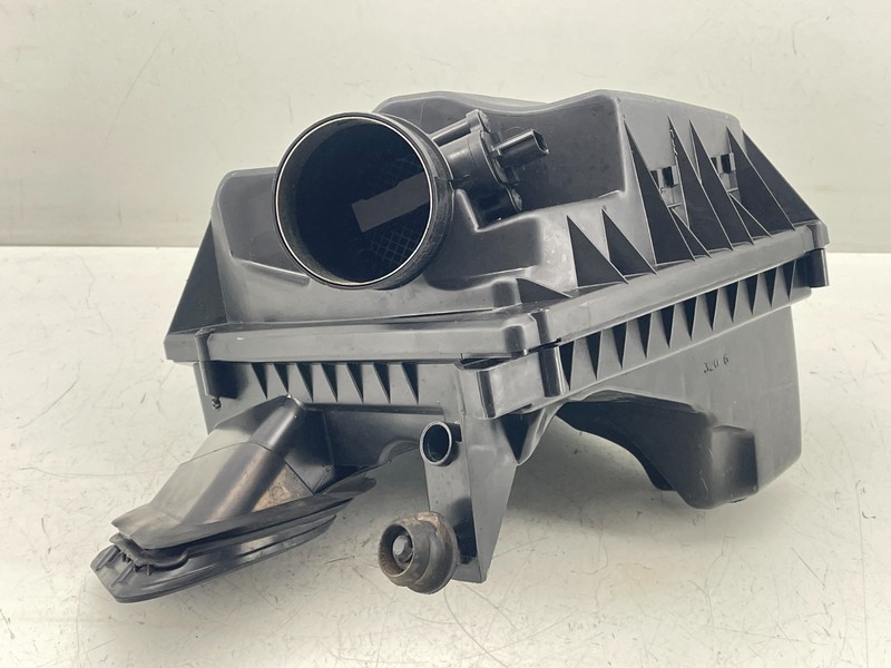 16-19 BUICK CASCADAAir Cleaner Box OEM 13256899