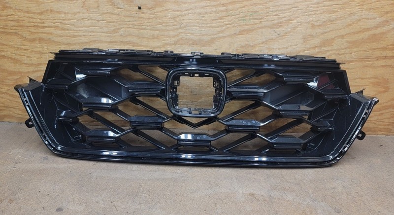 2023 2024 HONDA CR-V Front Bumper Upper Grille Assembly OEM DAMAGED