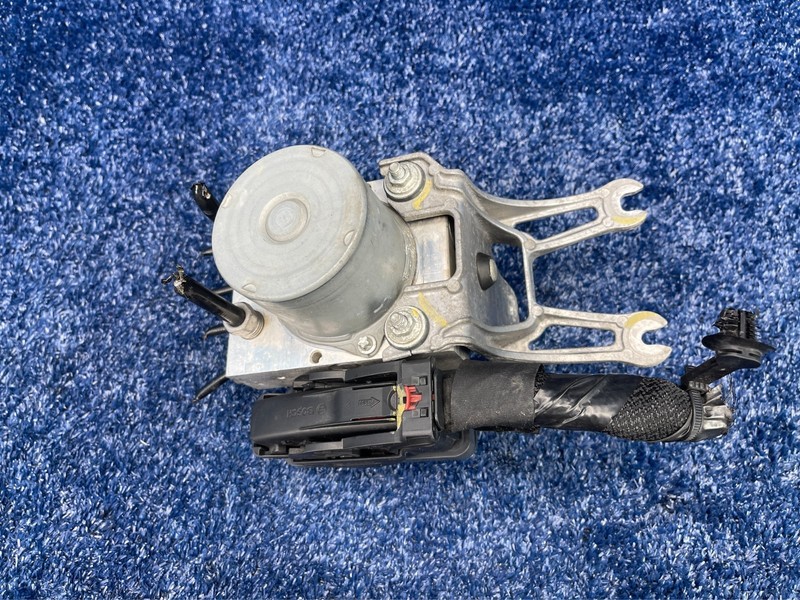 2016-2020 CADILLAC CT6ABS ANTI LOCK BRAKE PUMP MODULE OEM 84085900