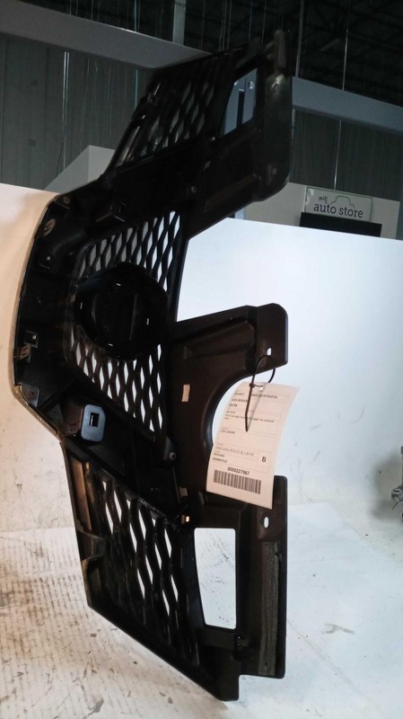 2015 Nissan Rogue OEM Grille Red 4DR SUV Used Part 623105HA0A