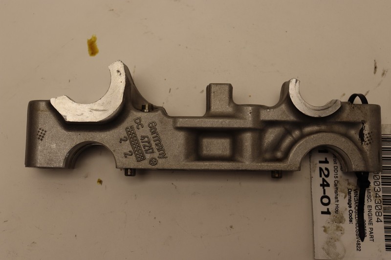 08-17 FREIGHTLINER CASCADIA 125 DD15 CAMSHAFT HOUSING BRACKET DC 47217 OEM