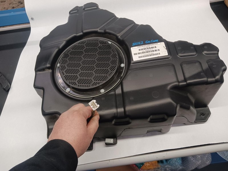 11 JEEP GRAND CHEROKEE rear mounted subwoofer OEM 6 Month Warranty!