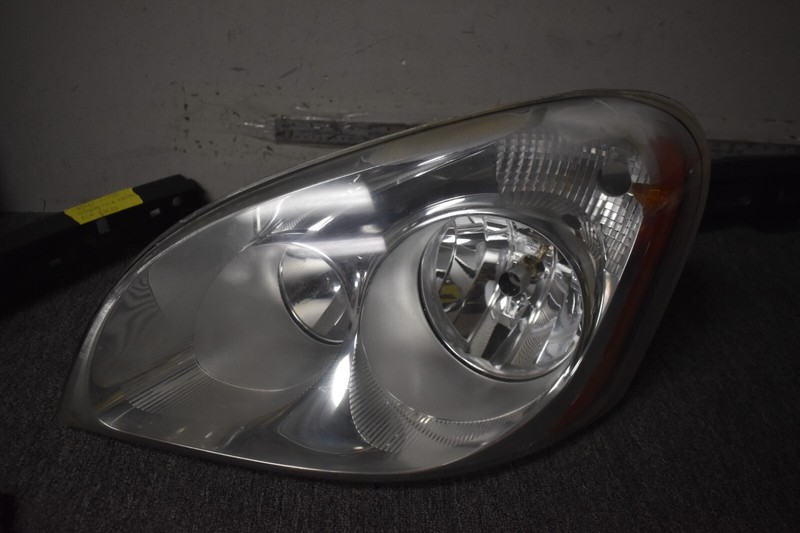 FREIGHTLINER HEADLIGHT LEFT SIDE FACTORY OEM