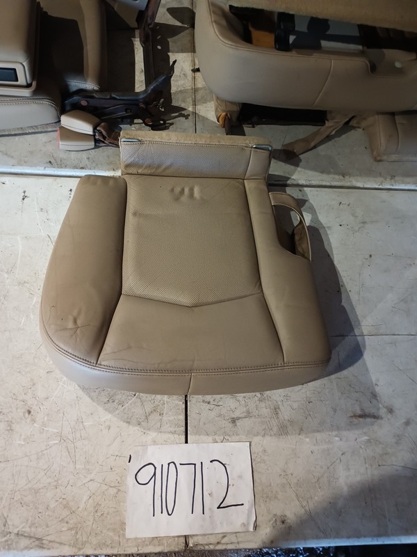 2004 -2009 SRX2nd row right passenger side seat bottom assembly tan