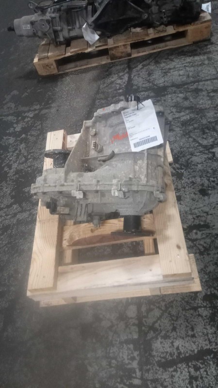 2019 Nissan Titan XD Transfer Case Assembly 4WD OEM 33100EZ30A 138K Miles