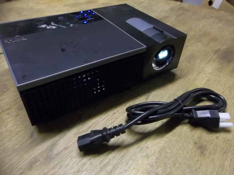 Dell 1609WX DLP Front Projector 188 Lamp Hours w/ New Power Cord *FREE SHIPPING*
