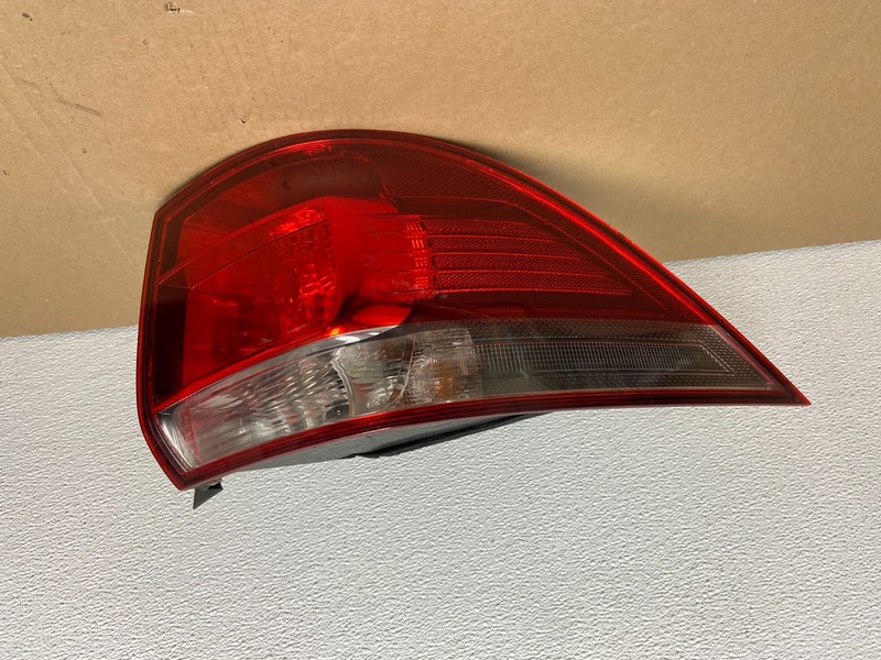 2010-2014 Volkswagen Golf MK6 Wagon Right Passenger Tail Light OEM ab6320 DG