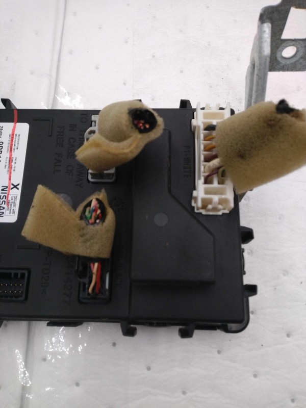 2015 Nissan Pathfinder Body Control Module OEM 164k Miles Grey NJ25-24229