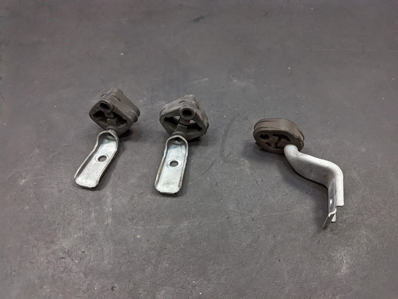 3PC Exhaust Muffler Hanger Brackets 2018 Mercedes CLA 250 1684920144 2014 - 2019