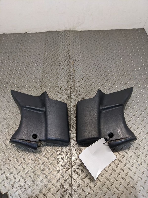99-04 CORVETTE 5.7L LS1 Pair of Left and Right B Pillar Trims 10409217 1 1176617