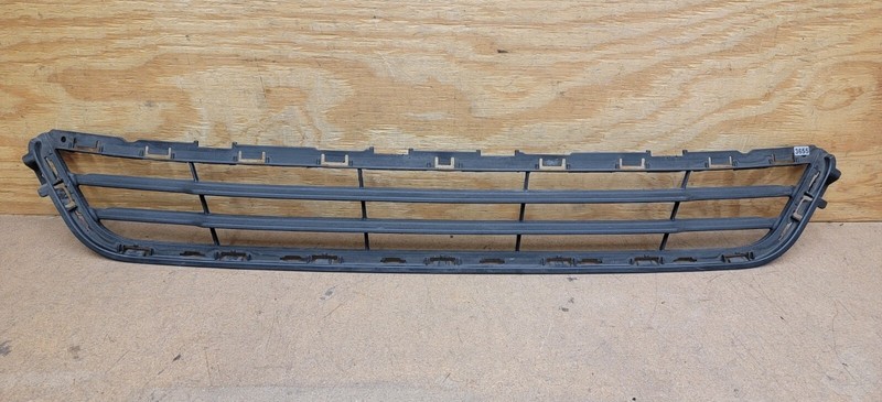 2013 - 2016 Ford Fusion Front Bumper Lower Radiator Grille OEM *