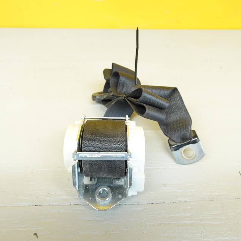 2013-2018 DODGE RAM 1500 RIGHT SIDE SEAT BELT RETRACTOR OEM P5KP98X9AC