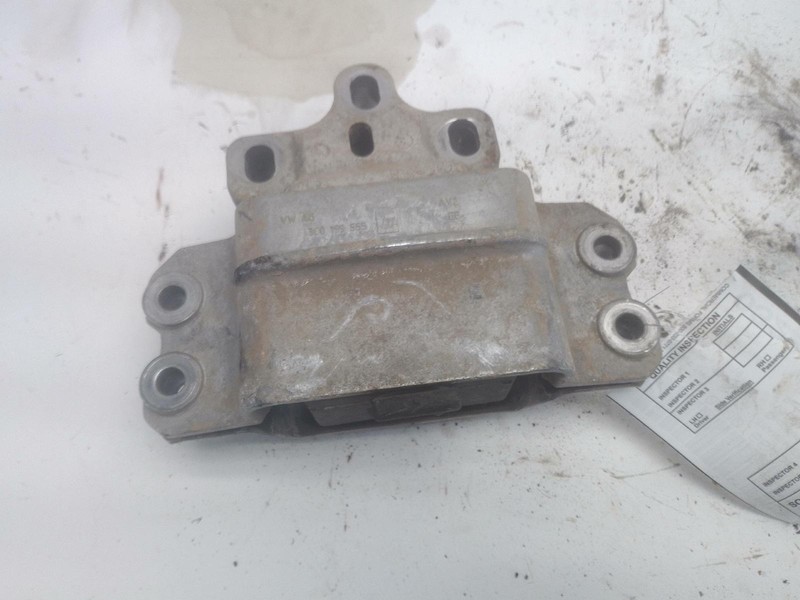 2017-2018 VOLKSWAGEN VW TIGUAN 2.0L TRANSMISSION MOUNT BRACKET SUPPORT OEM