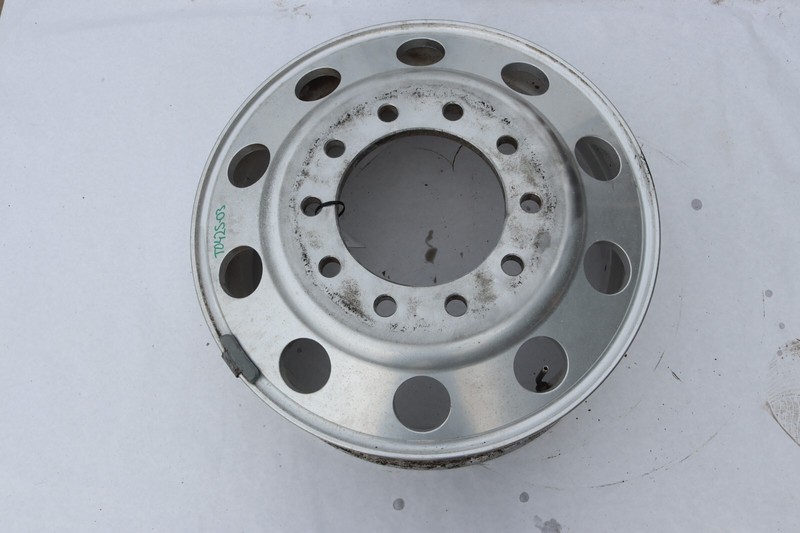 08-17 FREIGHTLINER CASCADIA 125 RIM ACCURIDE R24.5 x8.25 MAX LOAD 7300 LBS OEM