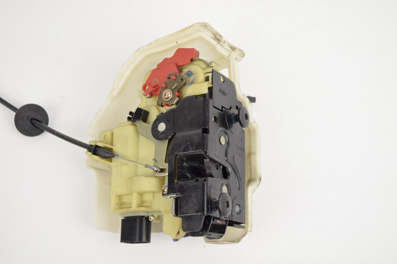 VOLKSWAGEN JETTA Front Right RH Door Lock Latch Actuator OEM 2006 - 2010 *