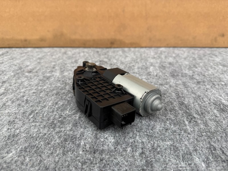INFINITI QX30 2017-2019 OEM SUNROOF SUN ROOF MOON ROOF SHADE MOTOR ASSEMBLY