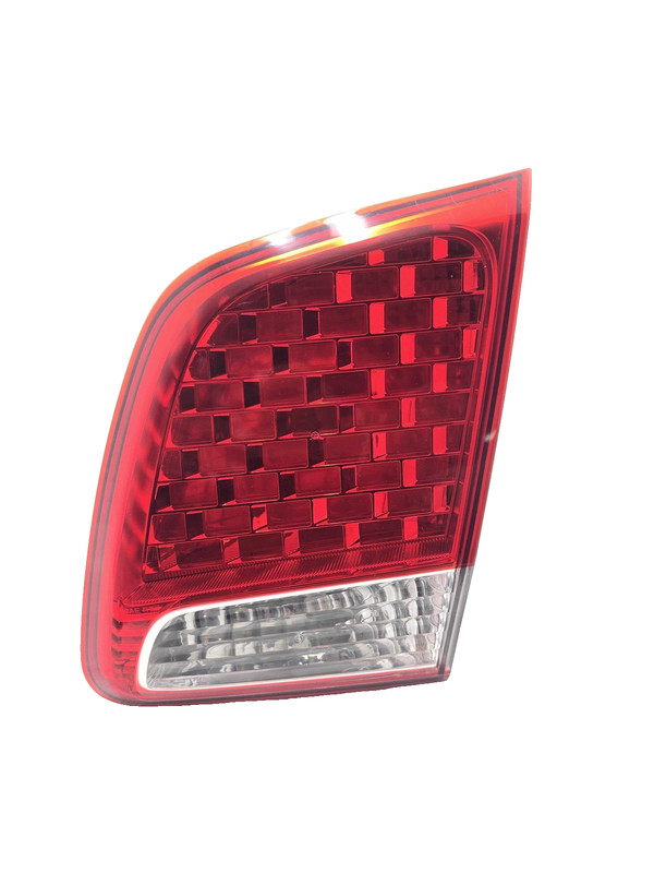 2011 Kia Sorento RH Passenger Lid Mounted Tail Light Assembly Light Scratches