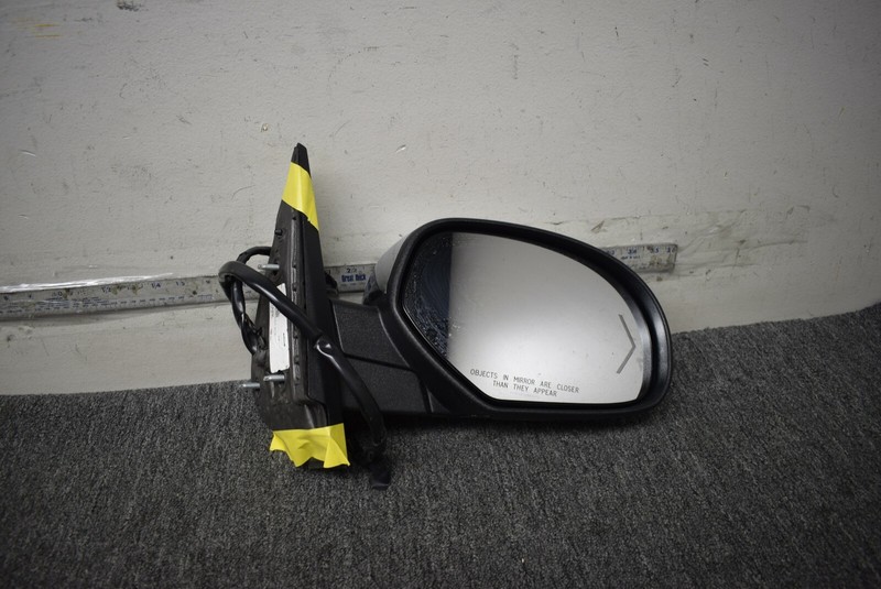 2013-2014 GMC YUKON DENALI RIGHT SIDE MIRROR FACTORY OEM