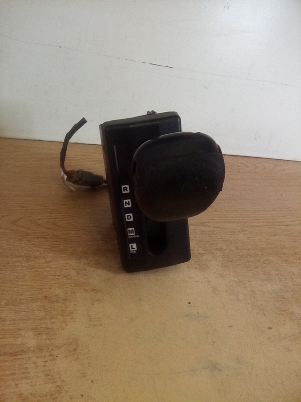 Peterbilt 579/Eaton A-8688 Shifter W/ S11-6138 Bracket "READ DESCRIPTION"