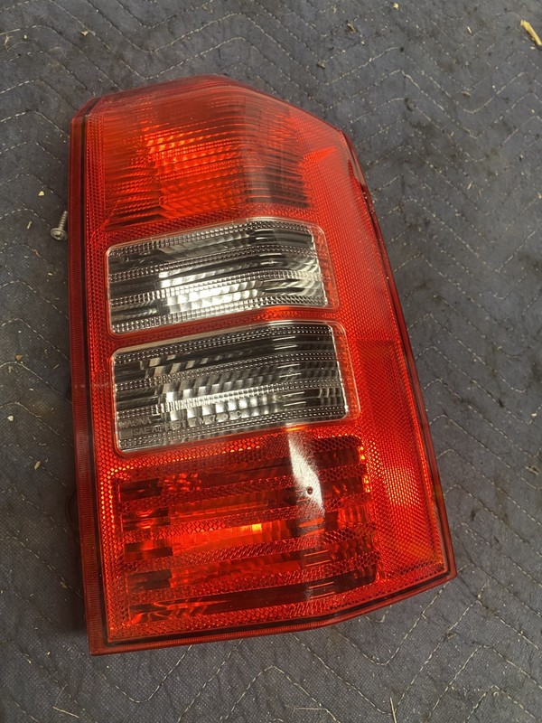 2014 Jeep Patriot SPORT 2.4 4x4 Right Taillight Oem