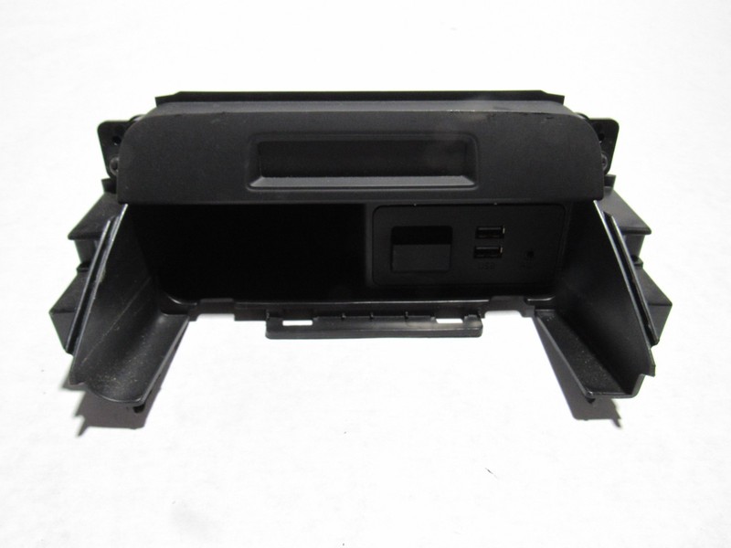 Fiat 124 Spider 2018 Center Console Display USB AUX Charging Panel Trim 15-20 *