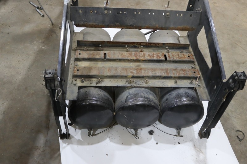 2019-2023 VOLVO VNL 860 D13 BATTERY TRAY W/ 3 AIR TANKS COMPLETE OEM