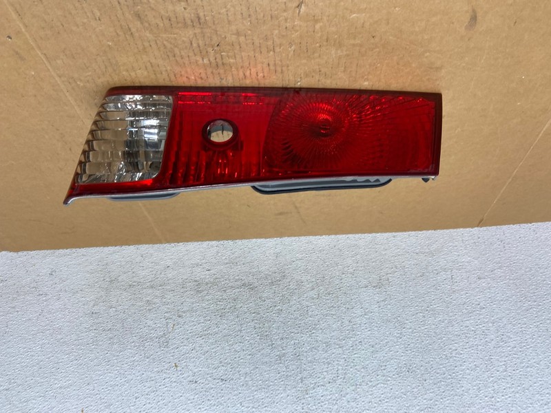 2000-2001 Toyota Camry Tail Light Right Passenger Rh Side Inner Oem AD9169 LK