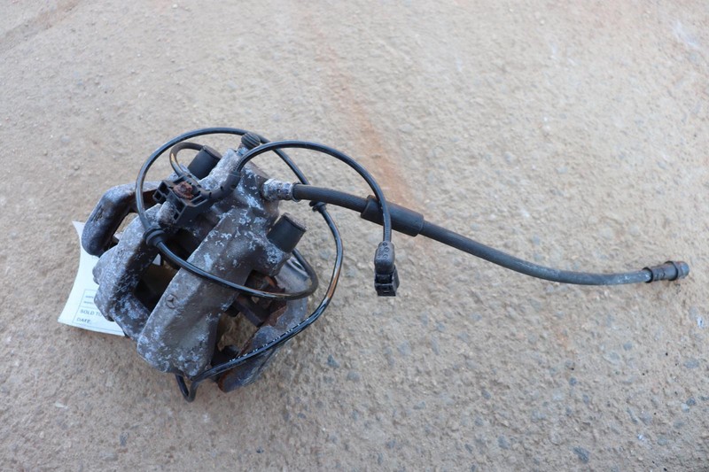 2012-2018 MERCEDES CLS550 W218 REAR LEFT DRIVER SIDE BRAKE CALIPER W/ HOSE OEM