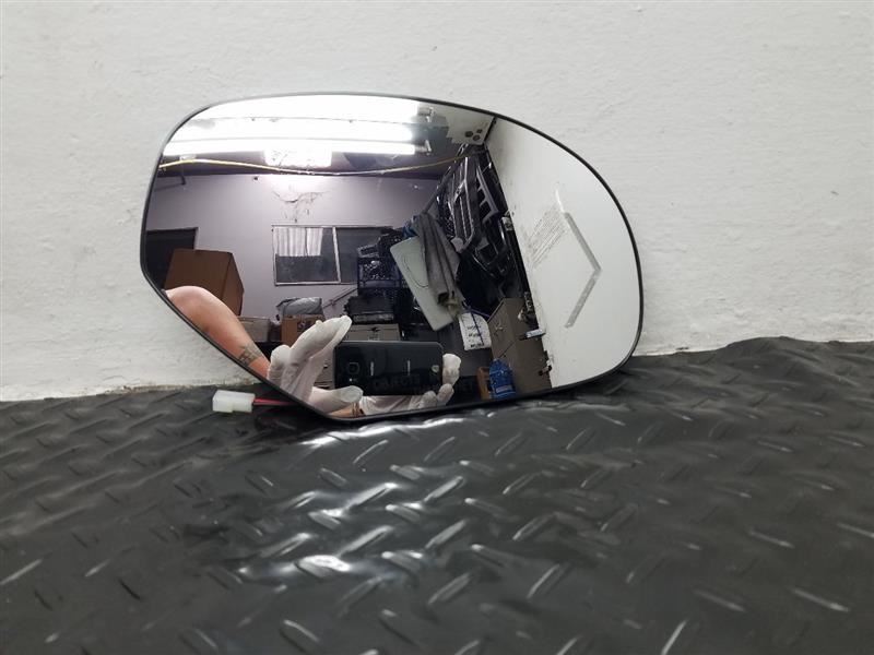 09-13 Chevrolet Silverado 1500 Right Mirror Glass Only W/ Sig-Light OEM 20756974