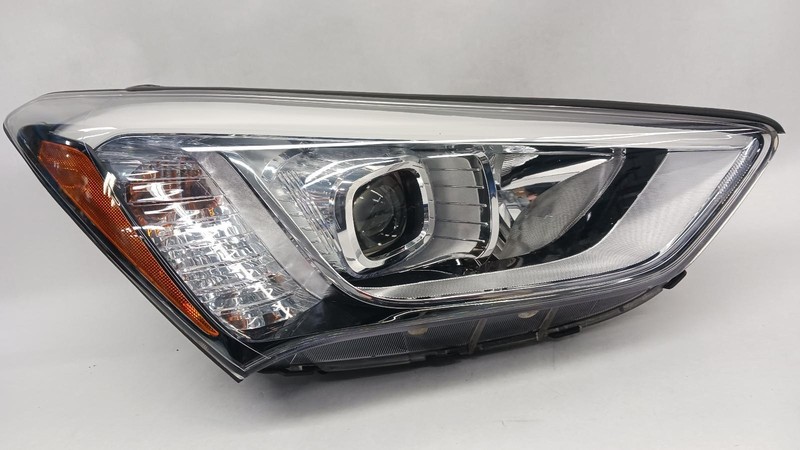 13-'16 HYUNDAI SANTA FE Right passenger headlight halogen OEM Grade A!