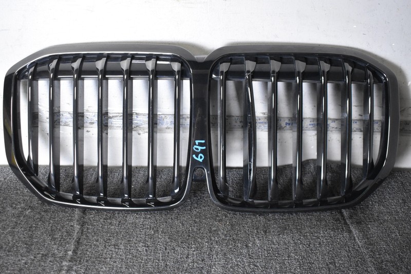 2019 2020 BMW X7 G07 Front Upper Grille 8094566 OEM