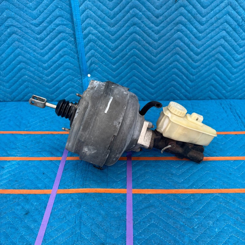 1987–1991 Volvo 780 Bertone Brake Booster With Master Cylinder OEM 3516093