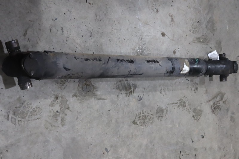 08-17 FREIGHTLINER CASCADIA 125 MERITOR REAR DRIVESHAFT ABOUT 63" INCH OEM