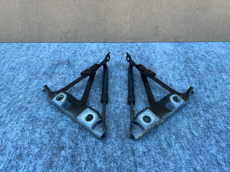 INFINITI Q60 2017-2022 OEM REAR LEFT RIGHT TRUNK LID HINGES BRACKETS WITH SHOCKS