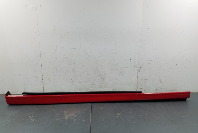 2004 Pontiac GTO Left Side Skirt Rocker Panel #1656 Y2