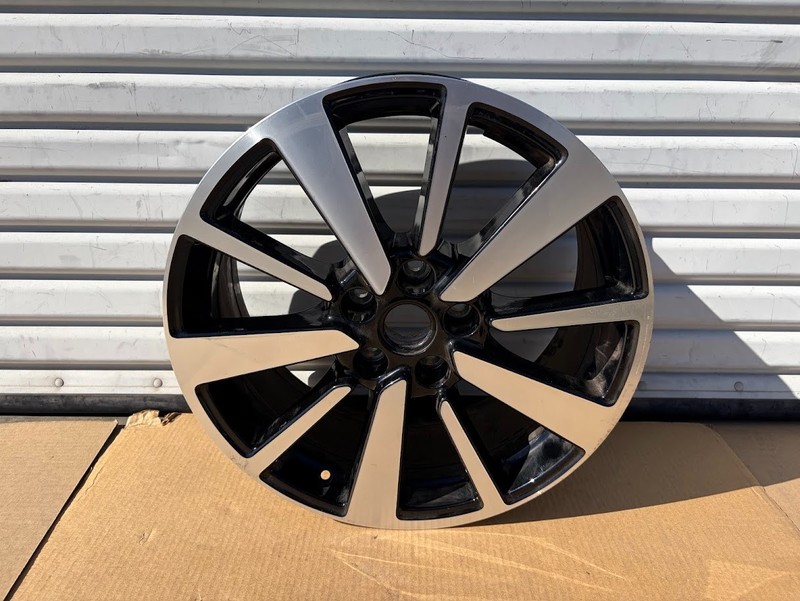 ✅2022-2025 Lucid AirOEM 19" Alloy Wheel Rim P11-S2A93X-00 /scratched